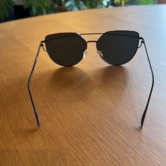 Fashion Oversized Sun Glasses Black Metal Frame Rose Tinted Lens - Picture 8 of 14